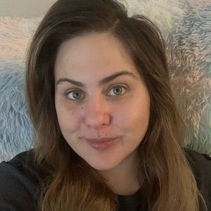 Meet your Posher, Holly